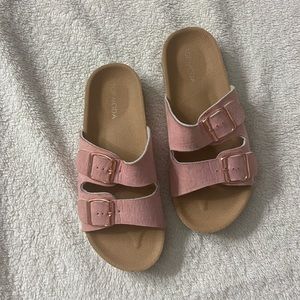 pink beach inspo sandals 💗💗.